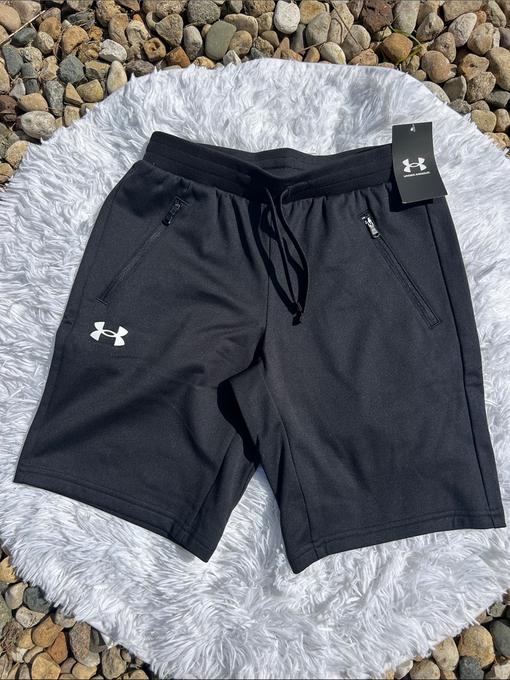 Under Armour Boys Black Pennant Fleece Lined Shorts Boys Size Large NEW